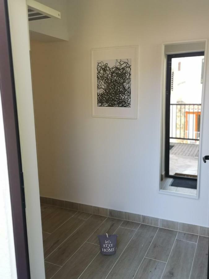 Apartman Studio Kod Ujevica Baska Voda Luaran gambar