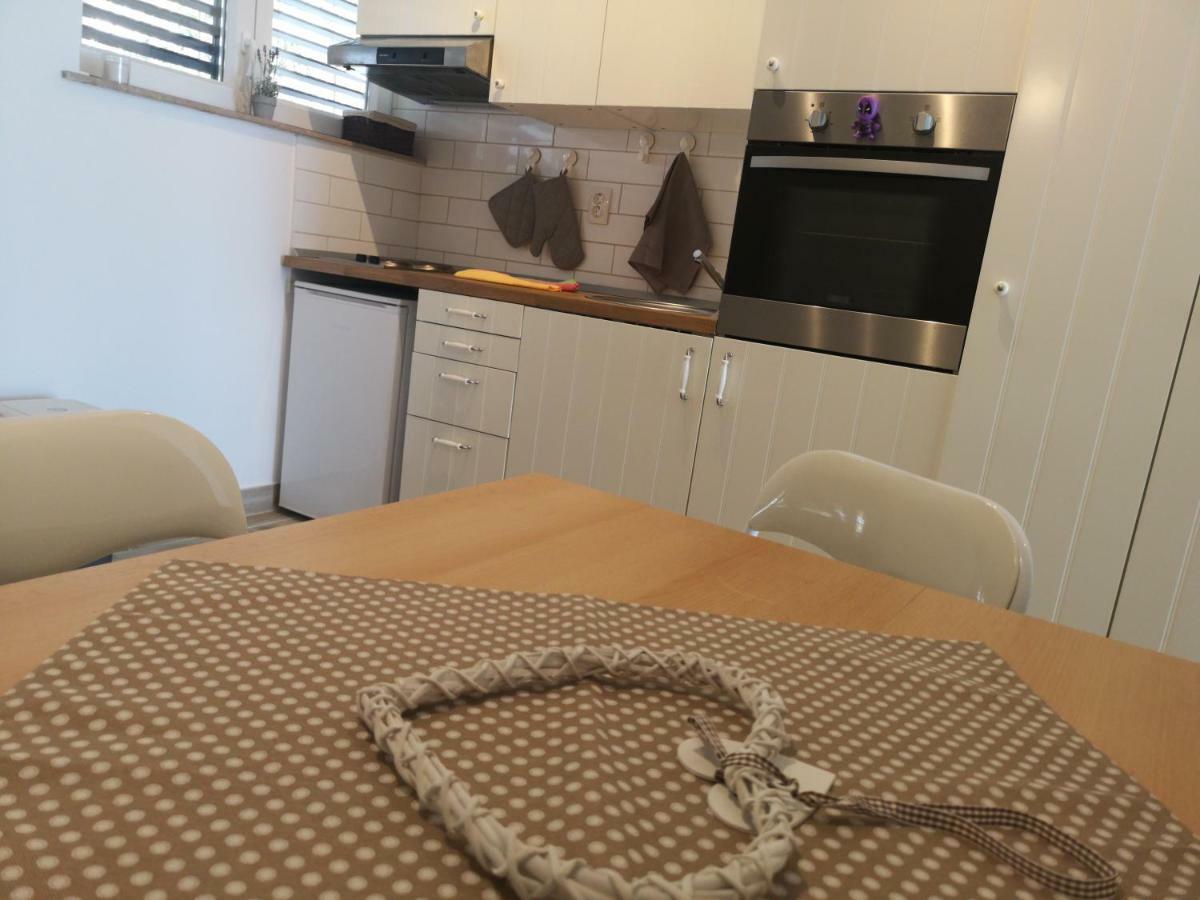 Apartman Studio Kod Ujevica Baska Voda Luaran gambar